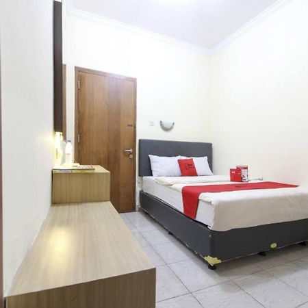 Reddoorz Plus Near Stadion Mandala Krida Yogyakarta Esterno foto