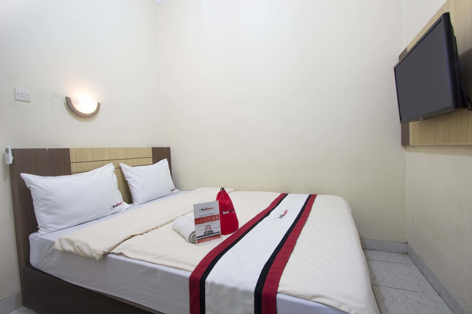 Reddoorz Plus Near Stadion Mandala Krida Yogyakarta Esterno foto
