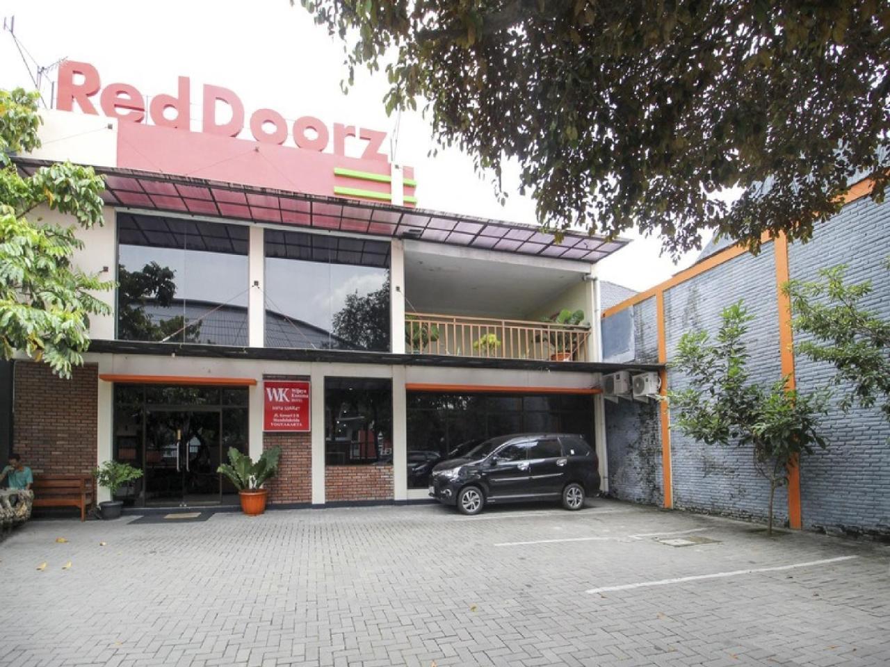 Reddoorz Plus Near Stadion Mandala Krida Yogyakarta Esterno foto