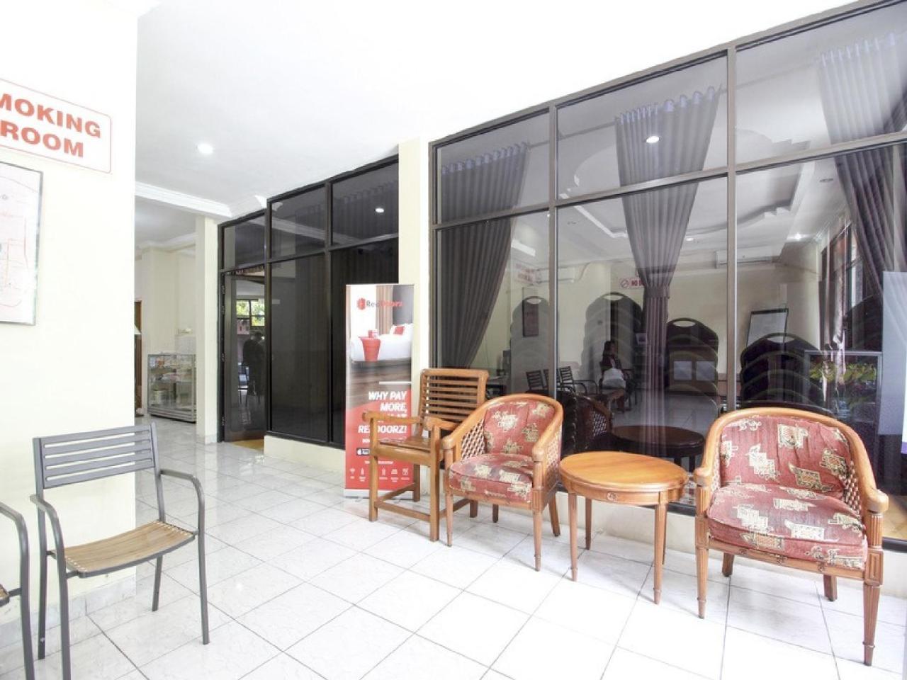 Reddoorz Plus Near Stadion Mandala Krida Yogyakarta Esterno foto