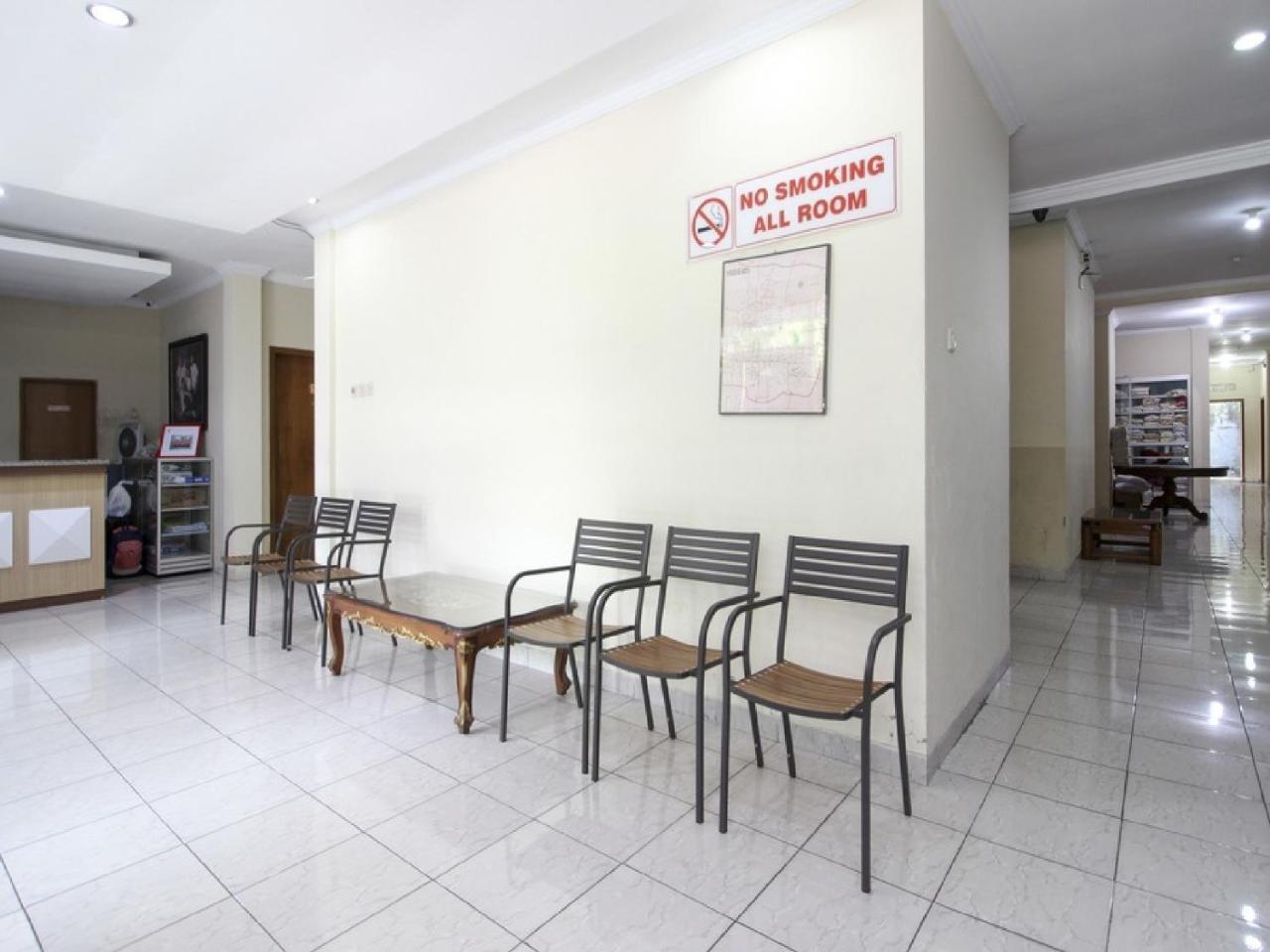 Reddoorz Plus Near Stadion Mandala Krida Yogyakarta Esterno foto