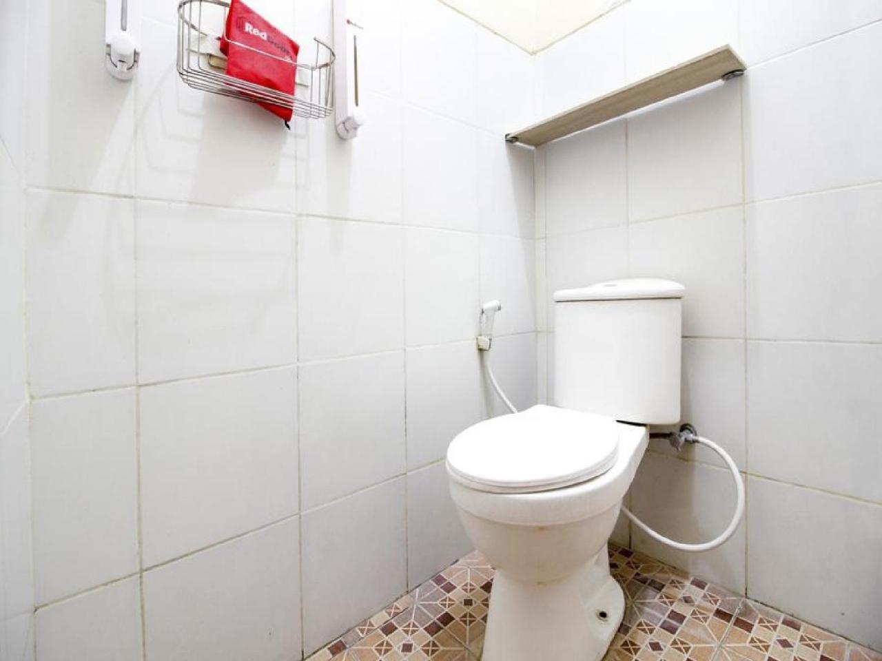 Reddoorz Plus Near Stadion Mandala Krida Yogyakarta Esterno foto