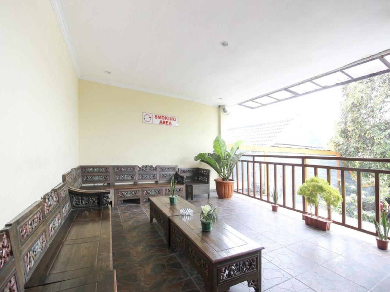 Reddoorz Plus Near Stadion Mandala Krida Yogyakarta Esterno foto