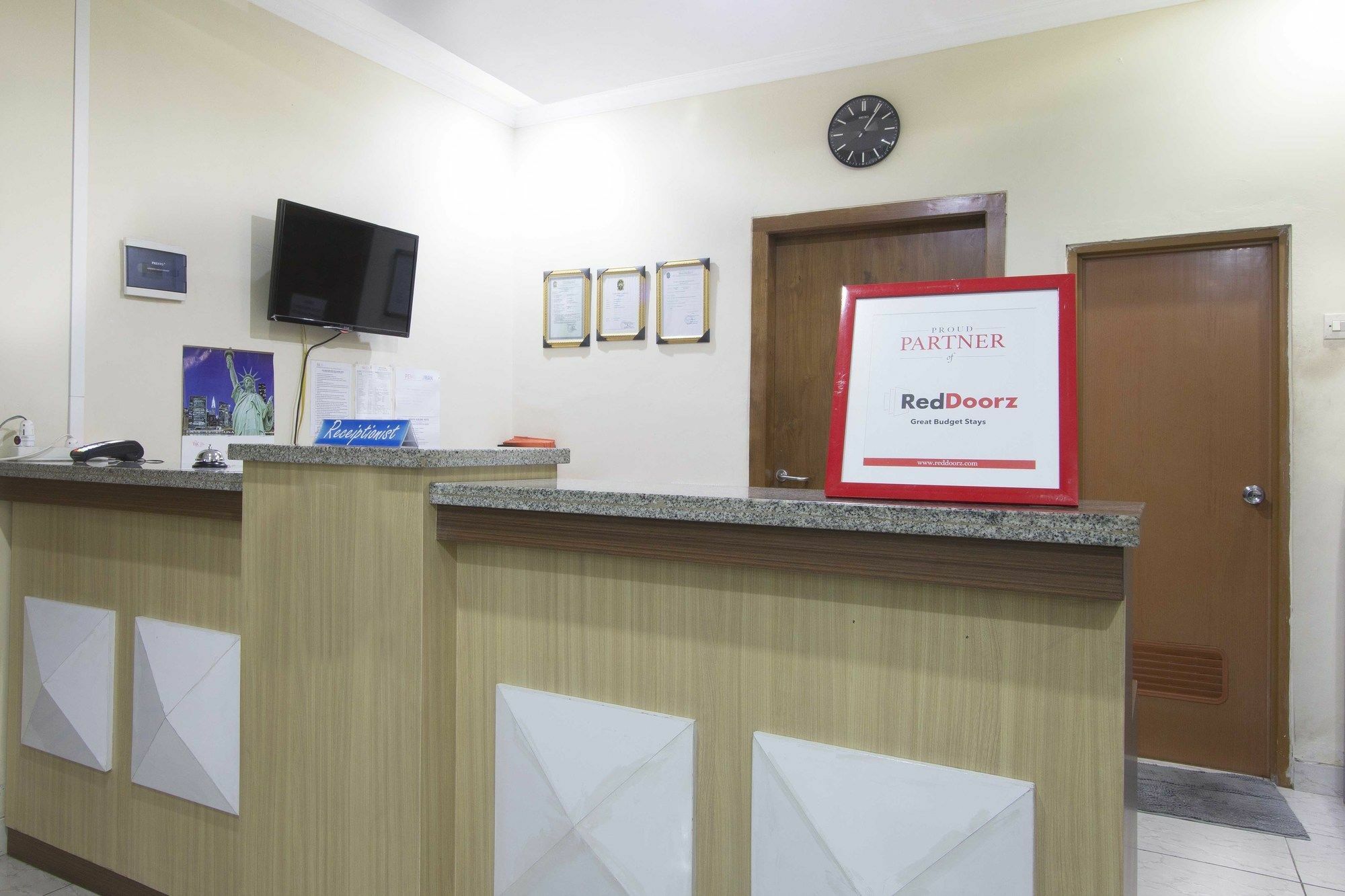 Reddoorz Plus Near Stadion Mandala Krida Yogyakarta Esterno foto