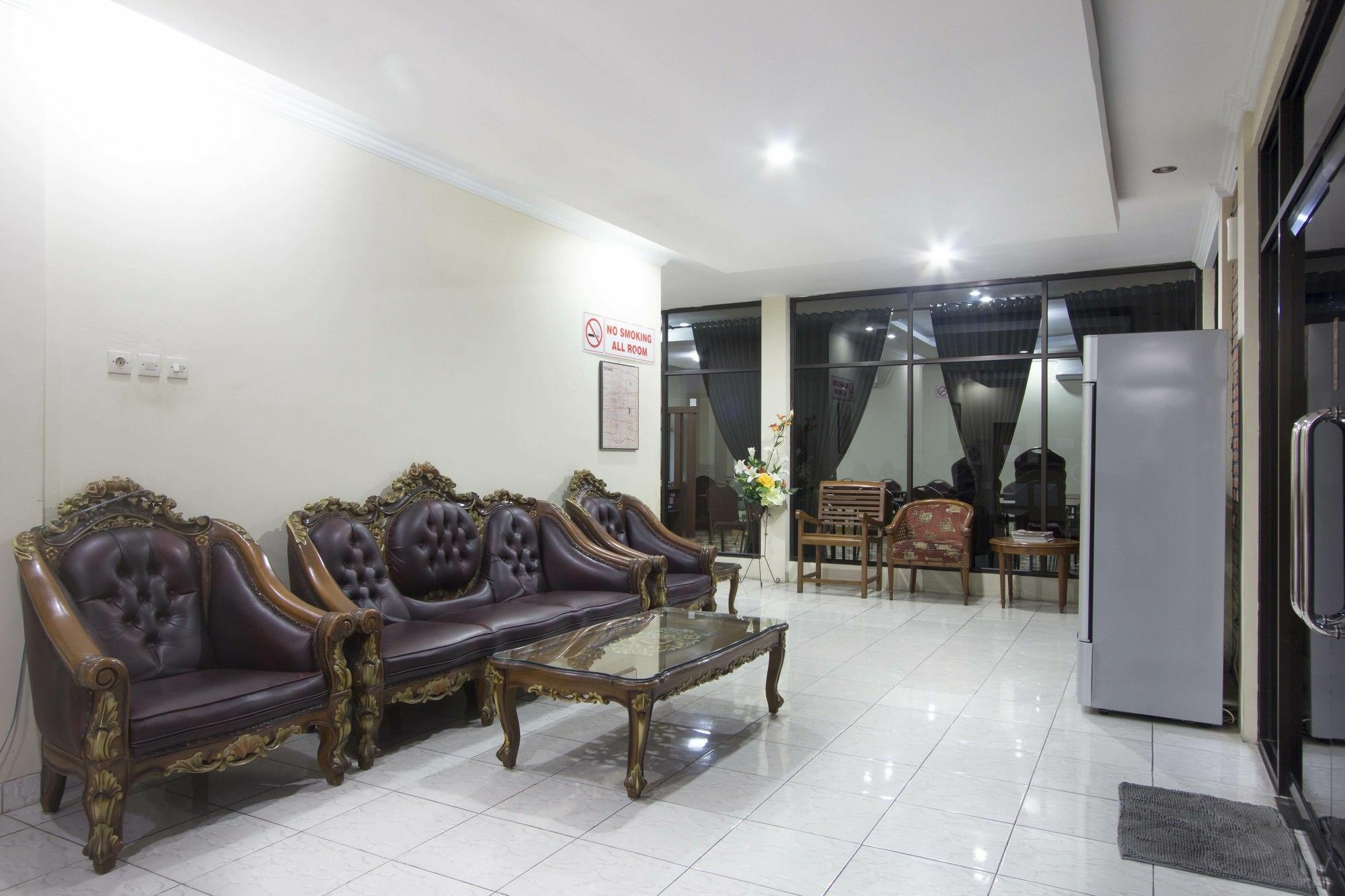 Reddoorz Plus Near Stadion Mandala Krida Yogyakarta Esterno foto